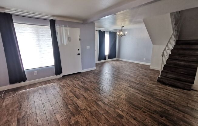 3 b / 3 ba Beautiful upgraded Townhouse with a garage
