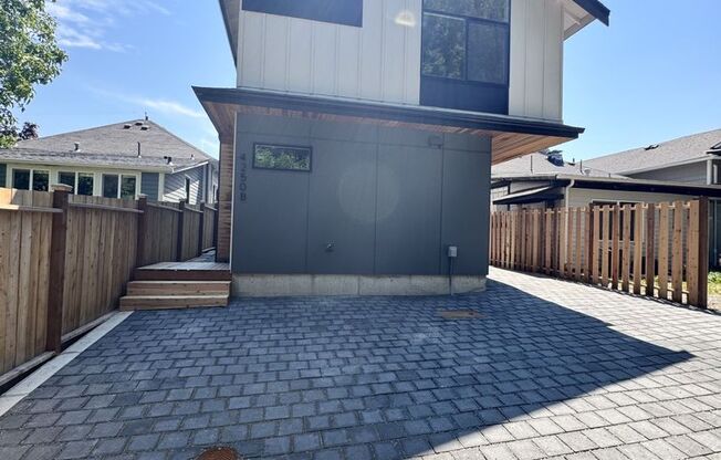 50% off on 1st month rent special on brand new 2 bed 2.5 bath 2-story home in south Seattle