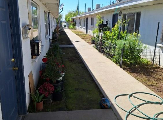 3 E SAN JOAQUIN ST