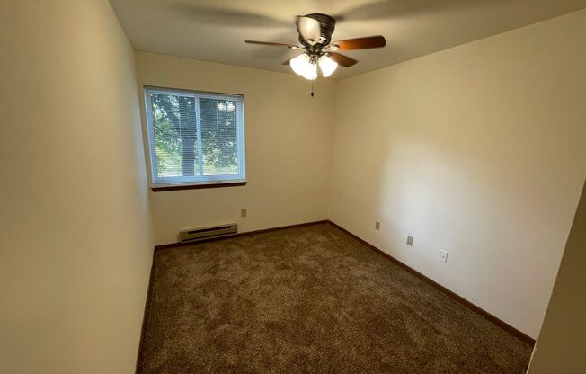 3 beds, 1 bath, 1,040 sqft, $1,800, Unit 3172-104