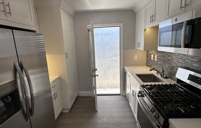 1 bed, 1 bath, 450 sqft, $2,295, Unit 4979.25