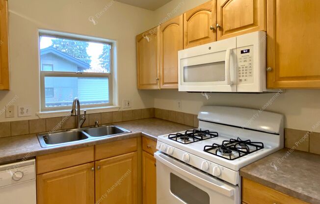 3 beds, 2 baths, $2,500, Unit UNIT 1