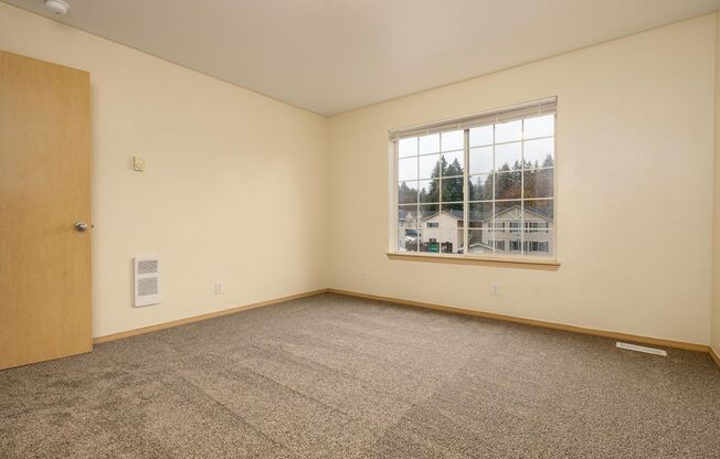 4 beds, 2.5 baths, 1,545 sqft, $2,395, Unit J8
