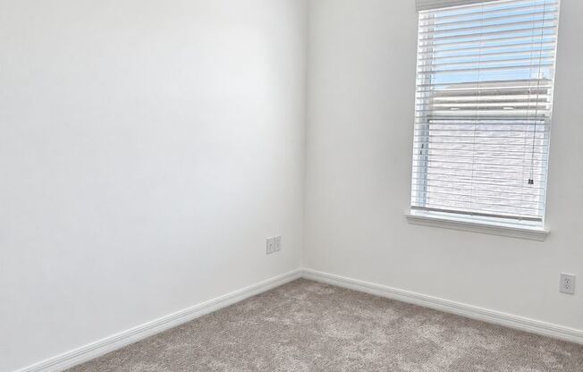COMMUNITY POOLS – WINDERMERE – 3 BEDROOMS, 2.5 BATHROOMS – $2,800/MONTH
