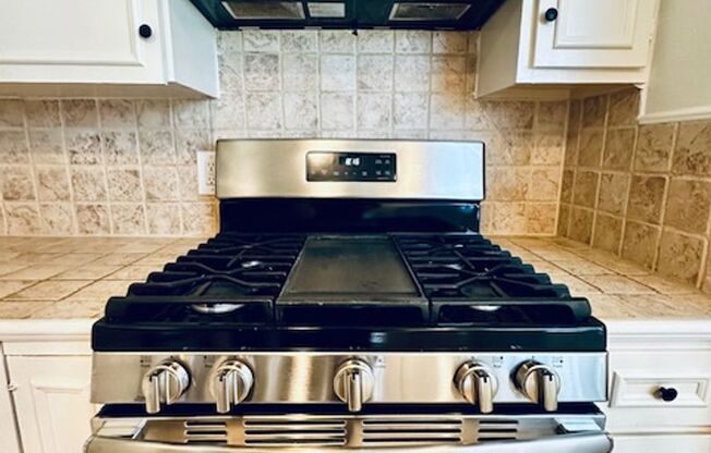 2 beds, 1.5 baths, 957 sqft, $1,599, Unit 111