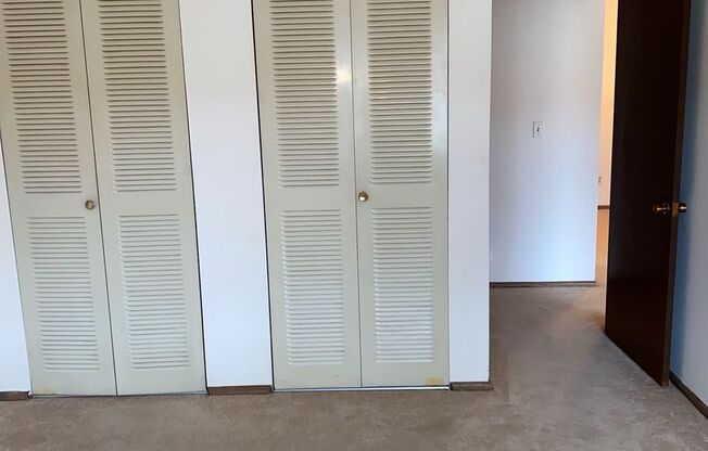 1 bed, 1 bath, 700 sqft, $899, Unit Custer-106