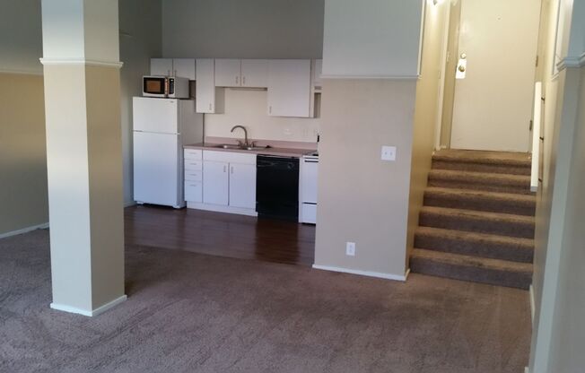 2 beds, 1 bath, $919, Unit 107