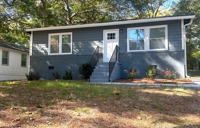 Charming 2-Bedroom, 1-Bath Bungalow in Atlanta!!