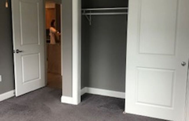 2 beds, 1 bath, 1,054 sqft, $2,900, Unit 60-302