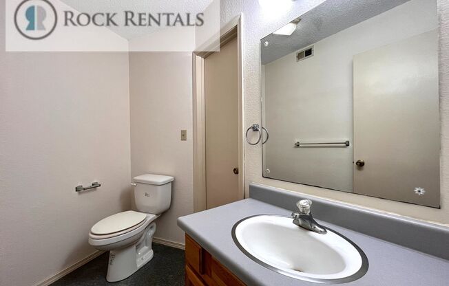 2 beds, 1.5 baths, $859, Unit Apt 3