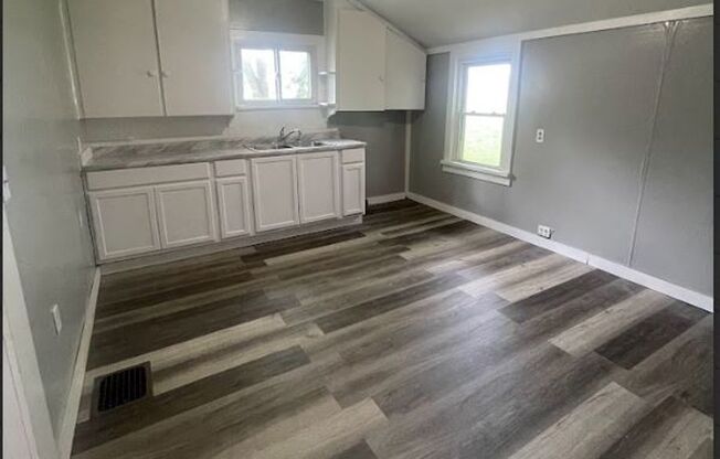 3 bed 1 bath close to everything in Dayton!