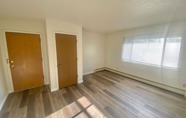 1 bed, 1 bath, 430 sqft, $895, Unit 713-7