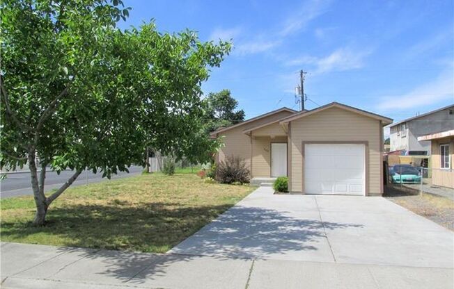 2 Bed 2 Bath Home on Corner!