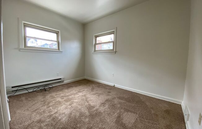 1 bed, 1 bath, $990, Unit 4