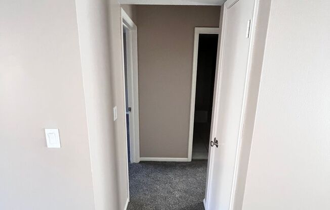 2 beds, 1 bath, 948 sqft, $1,199, Unit 182