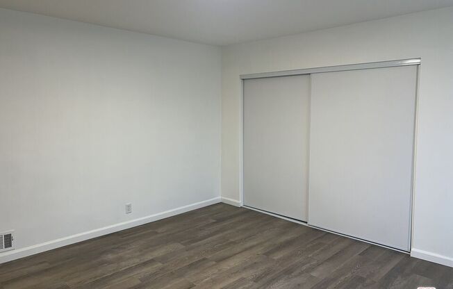 469 W 19 ST
