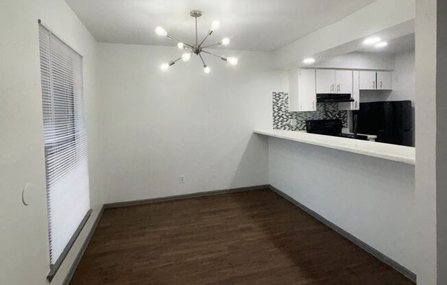 2 beds, 1 bath, 800 sqft, $976, Unit 12