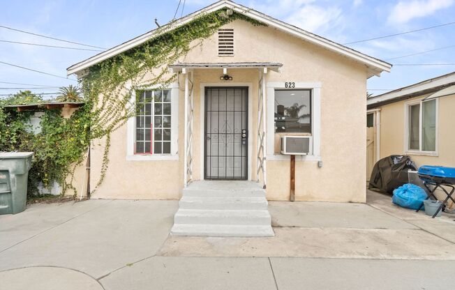 Welcome to Your Oasis in Pomona: Charming 2 Bed, 1 Bath House with Backyard Patio at 623 E Kingsley Ave!