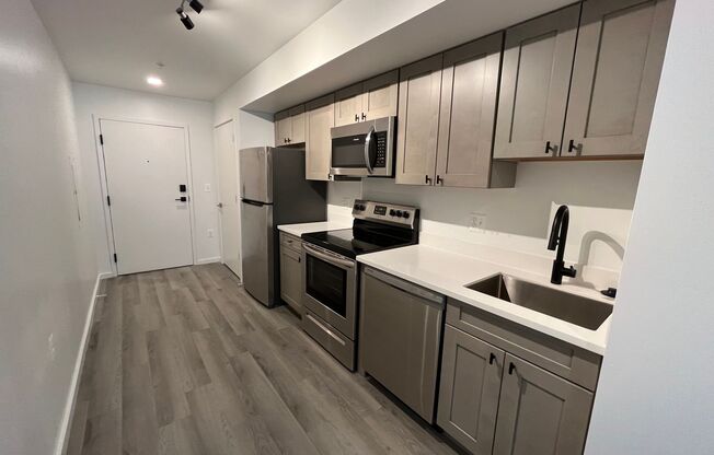 1 bed, 1 bath, 545 sqft, $1,610, Unit 411
