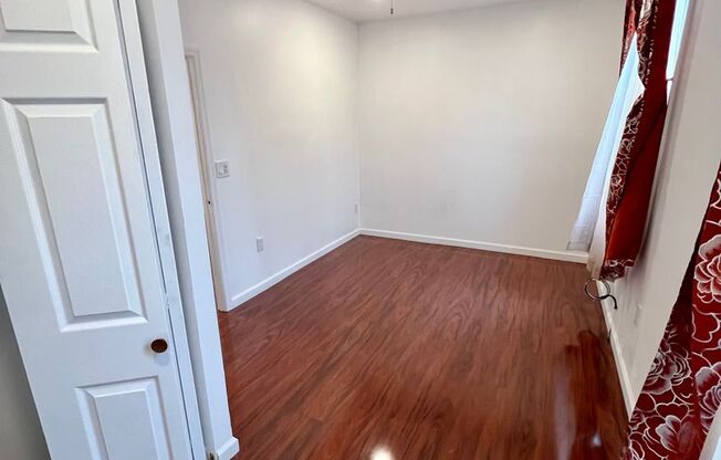 1 bed, 1 bath, 550 sqft, $1,150, Unit Unit 4