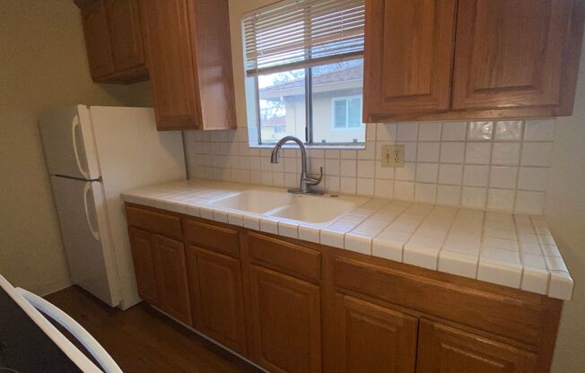 Upstairs, Spacious 2 Bedroom 1 Bath Condo in North San Jose