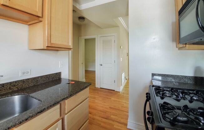 2 beds, 1 bath, 645 sqft, $2,750, Unit 1210WAV2