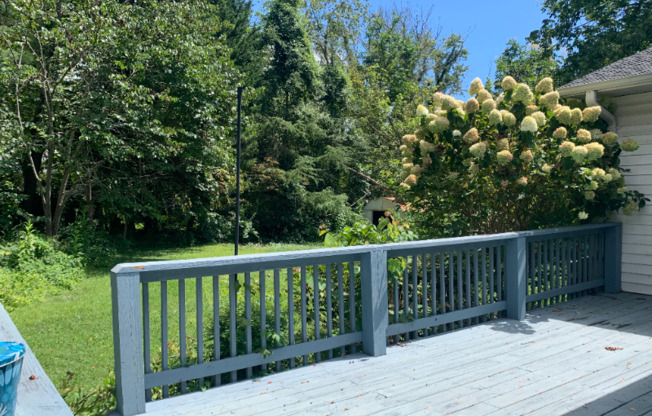 5 N PERSHING RD