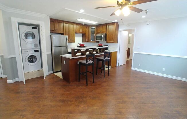 2 beds, 2 baths, 940 sqft, $2,895, Unit 406
