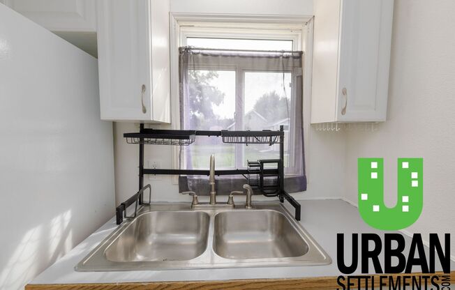 2 beds, 1 bath, $1,295