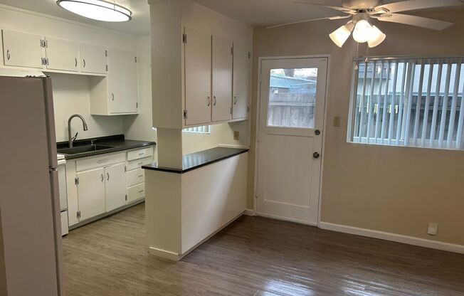 2 beds, 1 bath, $2,350, Unit 1430