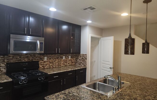Cool 3 bedroom townhome in desirable Inspirada