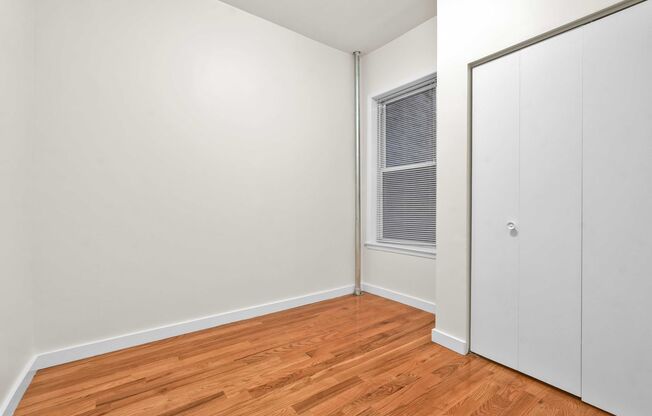 2 beds, 1 bath, $3,600, Unit 1R