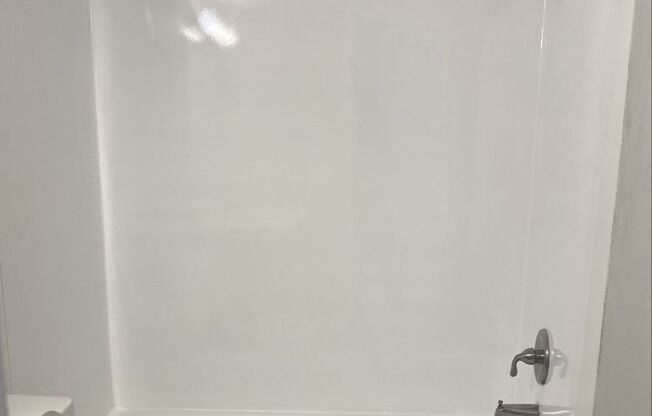 2 beds, 1.5 baths, 900 sqft, $1,175, Unit 220