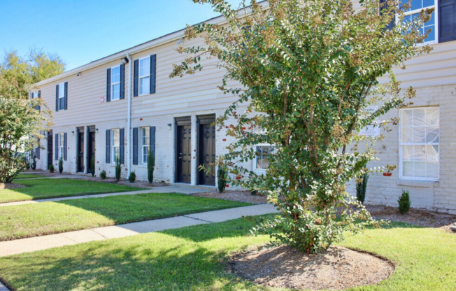 2 beds, 1 bath, 900 sqft, $1,249, Unit 546-21-D