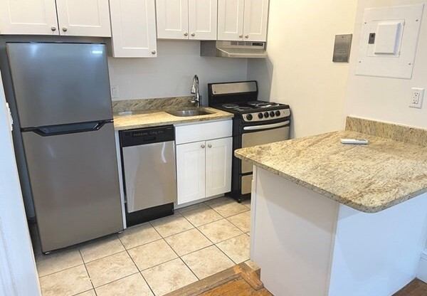 174 Newbury St Apt 2M
