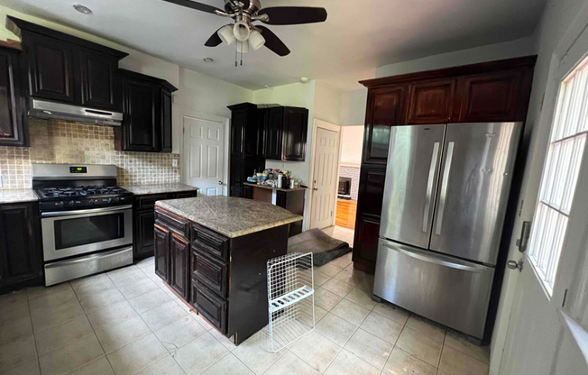 512 W 261 ST