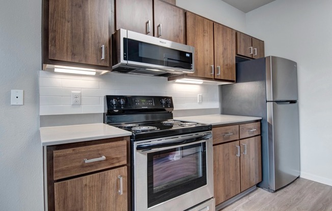 Kitchen with Stainless Steel Appliances | Apartments in Tualatin, OR | River Ridge