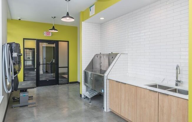 2 beds, 2 baths, 1,098 sqft, $1,630, Unit 422