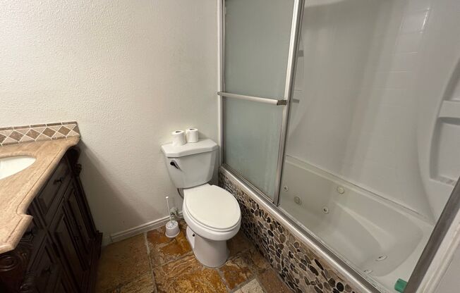 1 bed, 1 bath, $995, Unit # #T 3