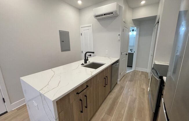 Studio, 1 bath, 570 sqft, $1,300, Unit 2