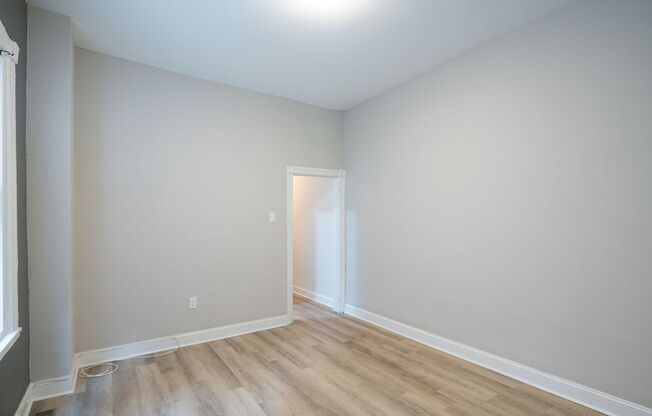 1 bed, 1 bath, $1,075, Unit 2R