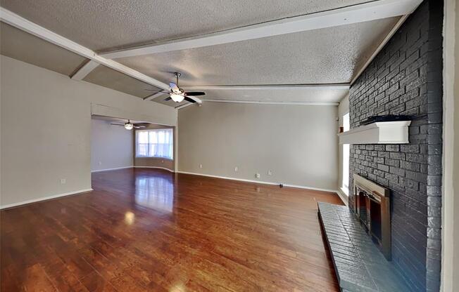 1617 GOLDEN GRV DR