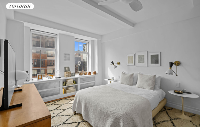 470 W 24 ST