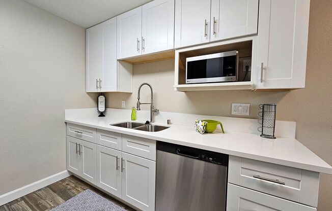 1 bed, 1 bath, $2,075, Unit 93