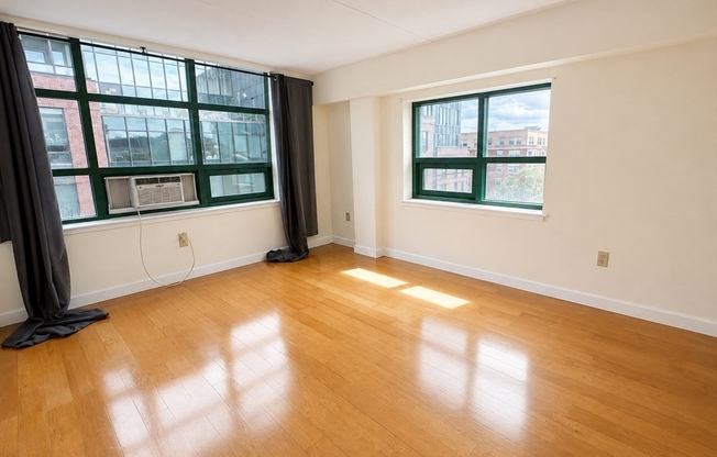 2 beds, 1 bath, 971 sqft, $4,000, Unit 7E