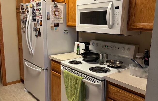 Great Location *2Bed*1.5Bath Townhouse - Oakdale-Available August 1
