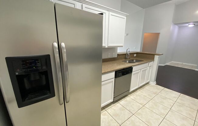 Beautiful 2 bedroom, 2 bathroom condo for rent in Summer Key!