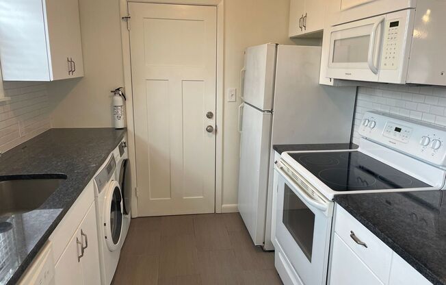 1 bed, 1 bath, 640 sqft, $1,650, Unit B2