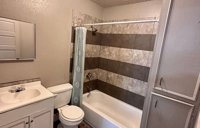 1 bed, 1 bath, $800