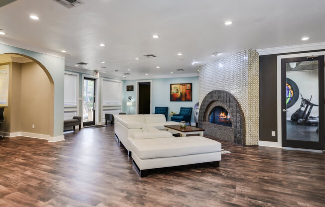 Available: remodeled 1 bed / 1 bath with luxury amenities